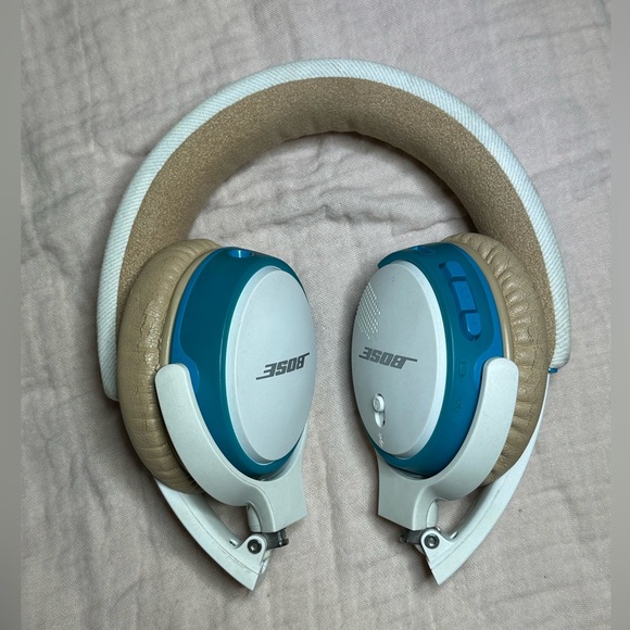 BOSE WHITE SOUNDLINK ON-EAR BLUETOOTH WIRELESS HEADPHONES - Picture 2 of 14